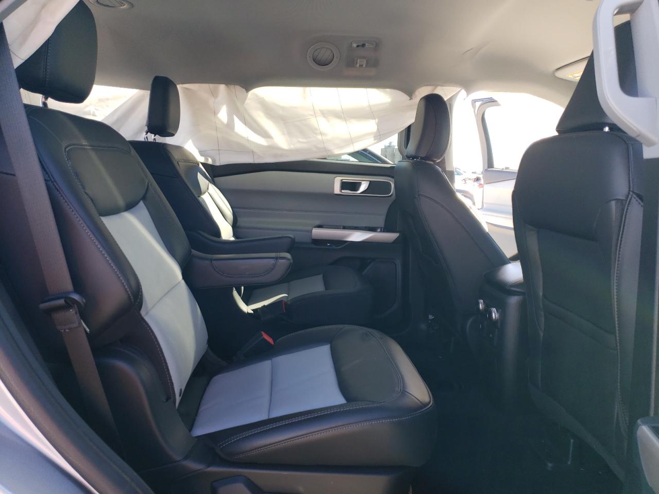 2023 Ford Explorer - Image 11