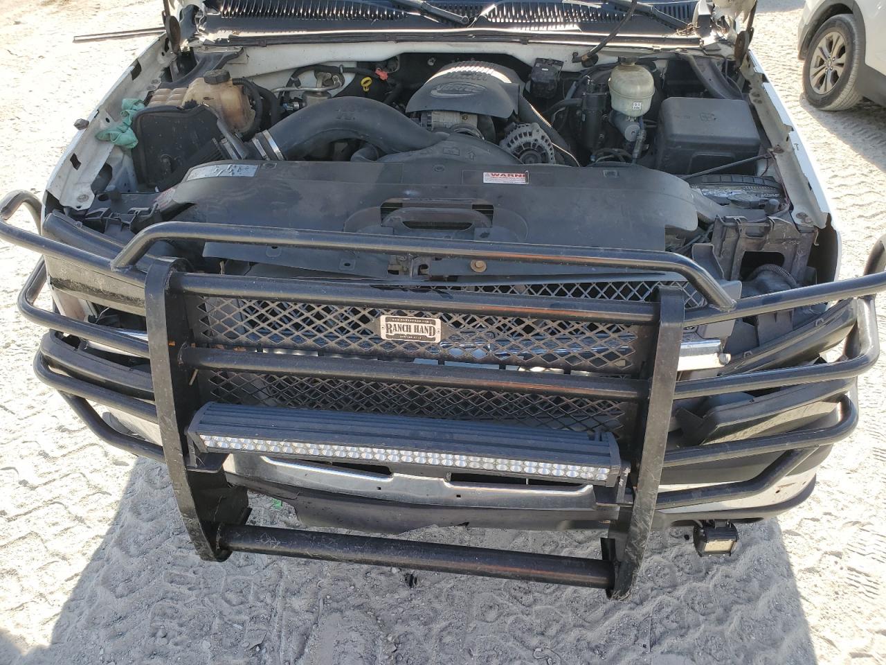 2004 Chevrolet Silverado - Image 11