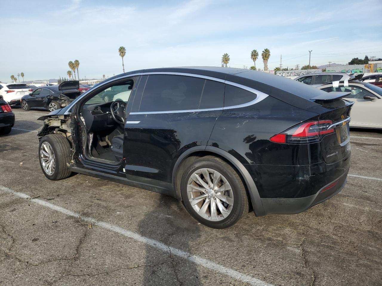 VIN 5YJXCDE27JF090242 2018 TESLA MODEL X no.2