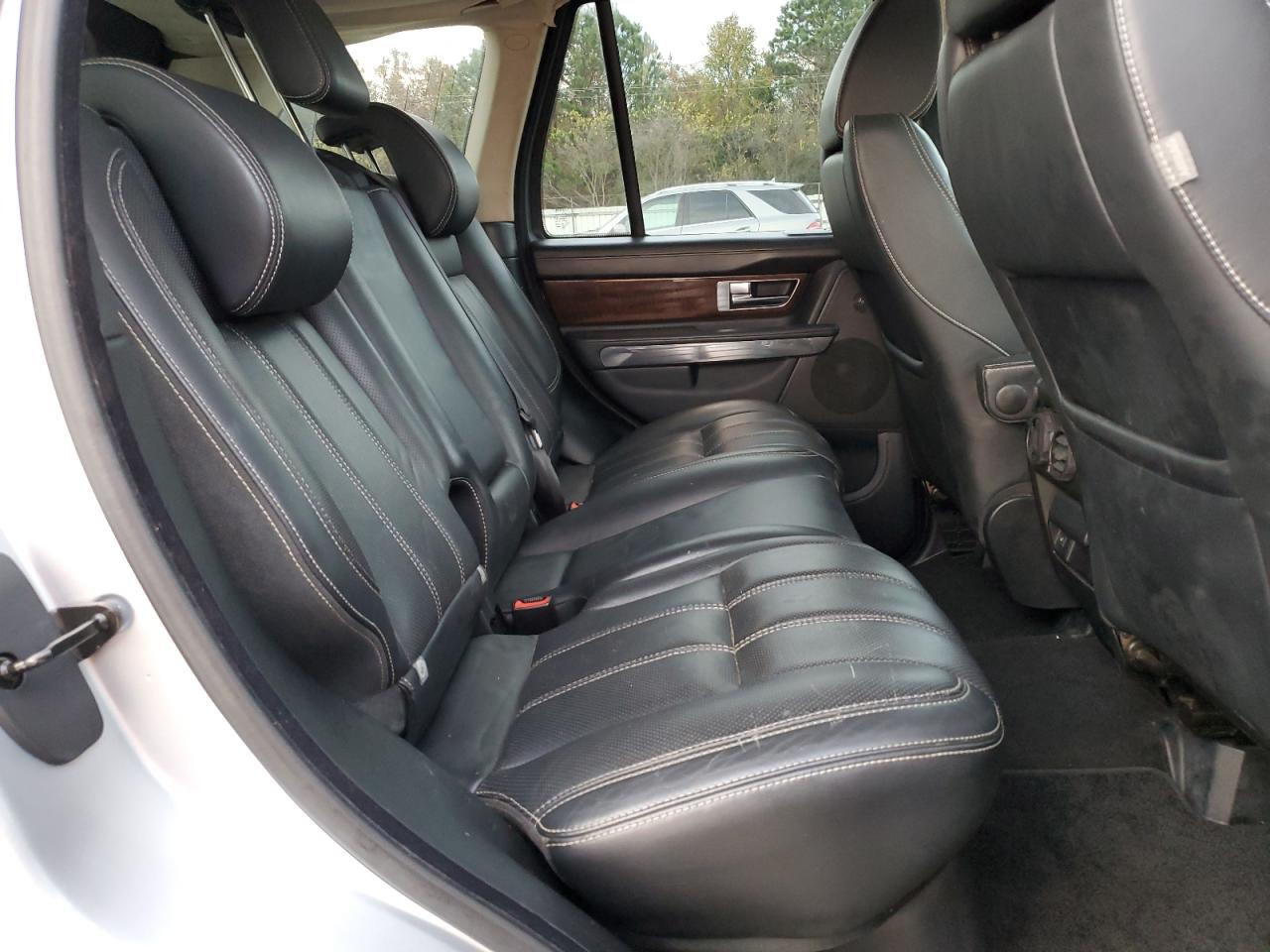 2012 Land Rover Range Rover - Image 11