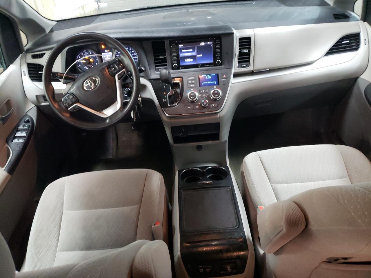 2018 Toyota Sienna - Image 8