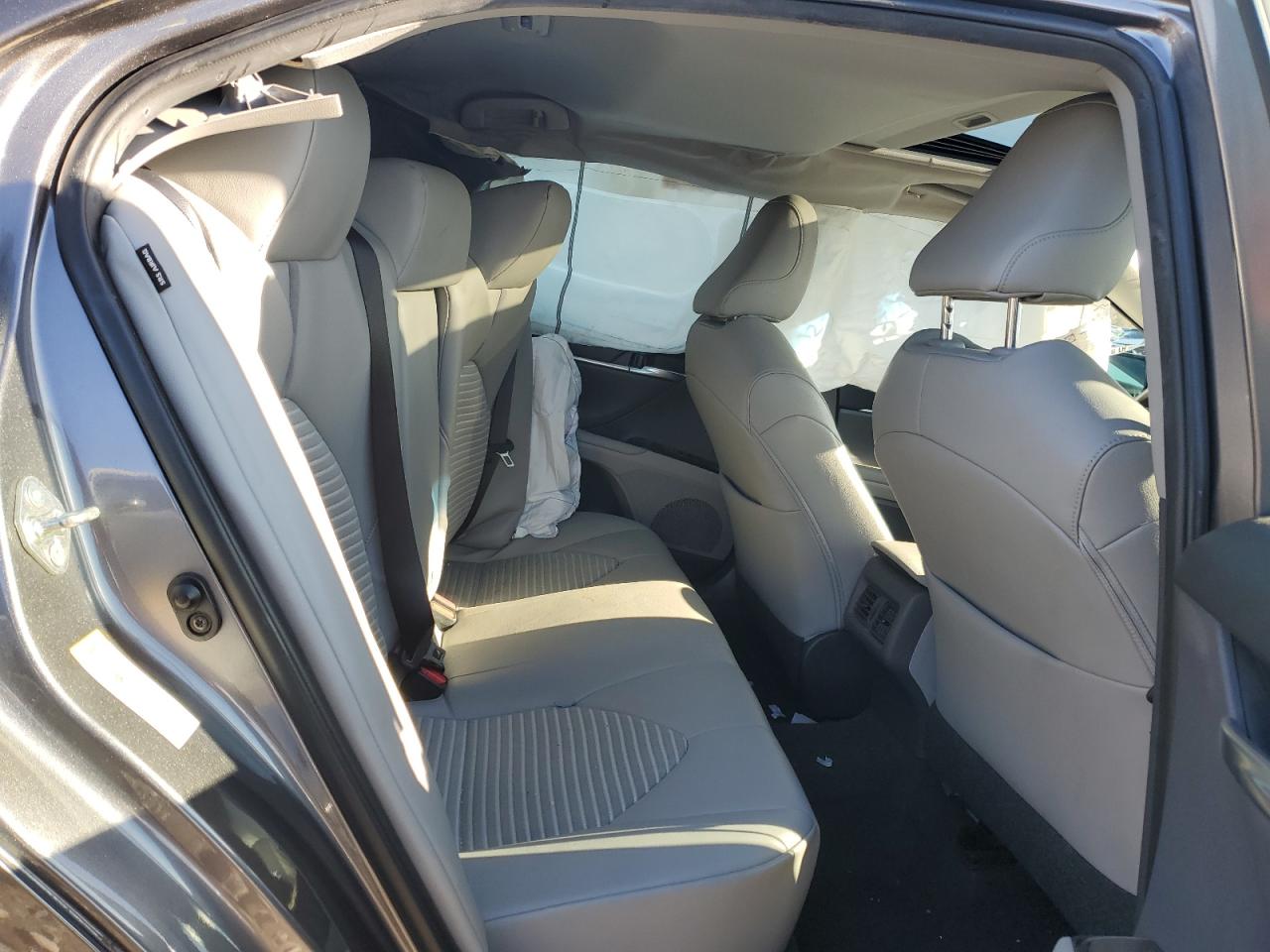 2018 Toyota Camry - Image 11