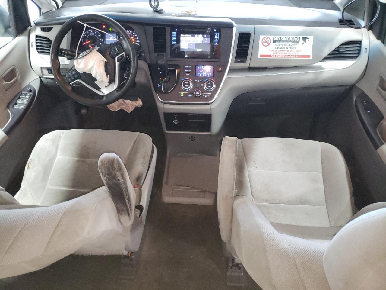 2015 Toyota Sienna - Image 8