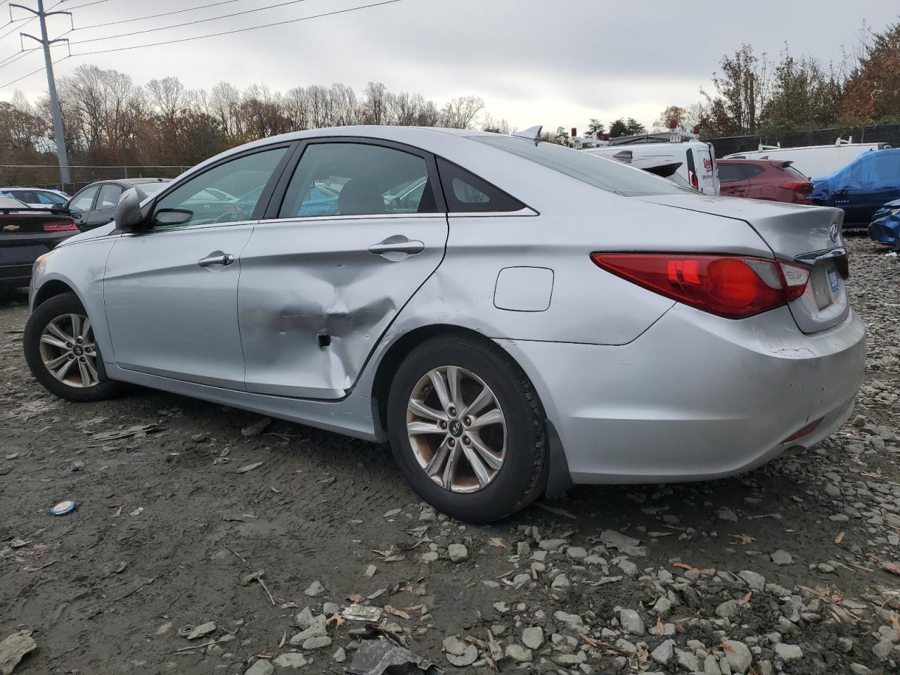 2013 Hyundai Sonata - Image 2