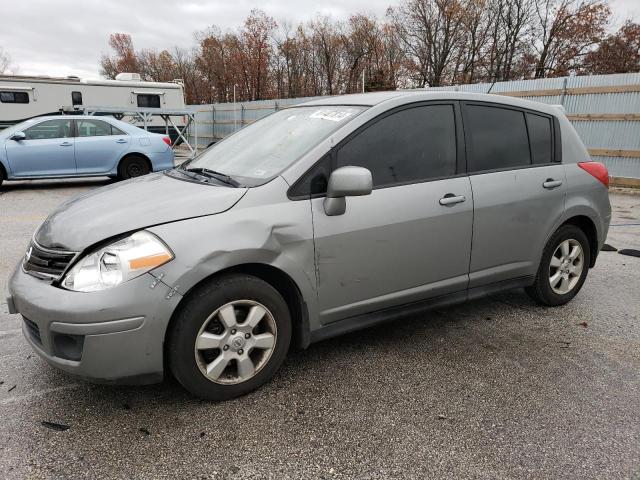 Hatchbacks NISSAN VERSA 2012 Srebrny