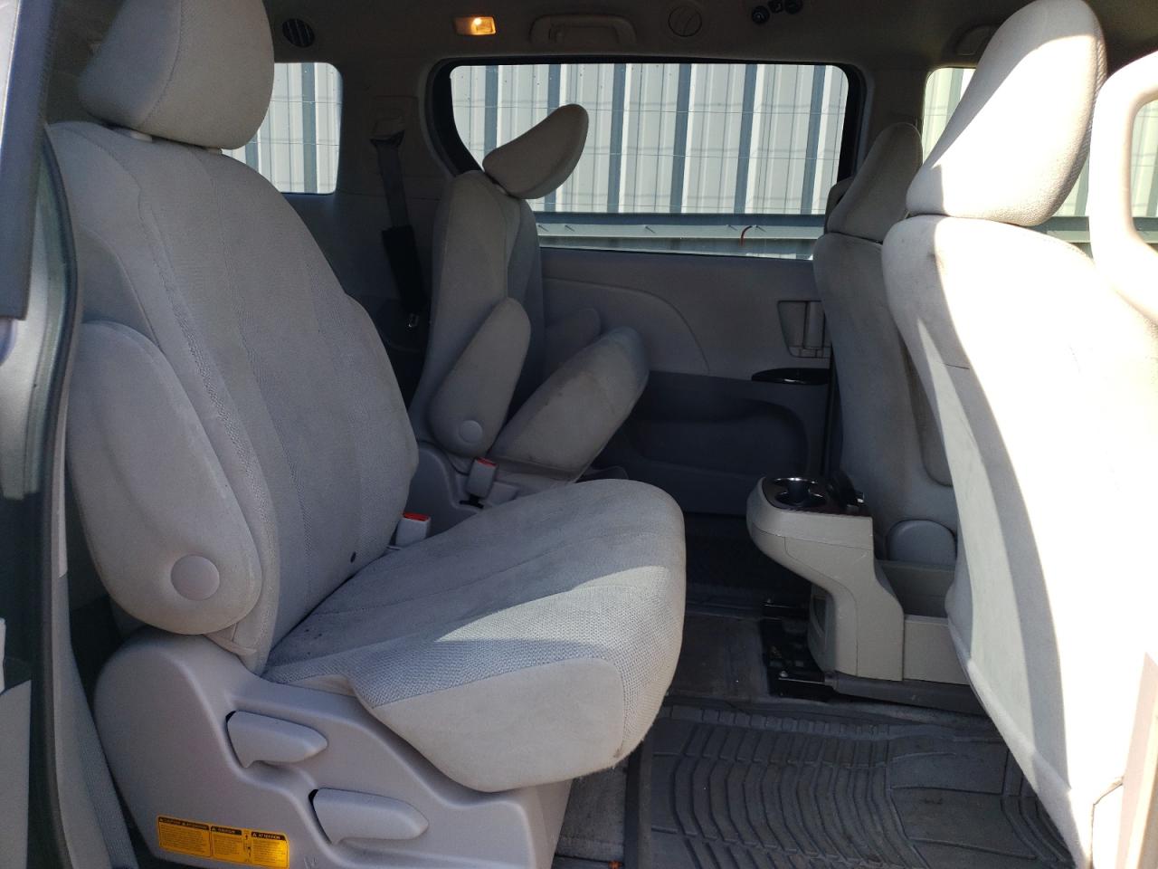2014 Toyota Sienna - Image 11