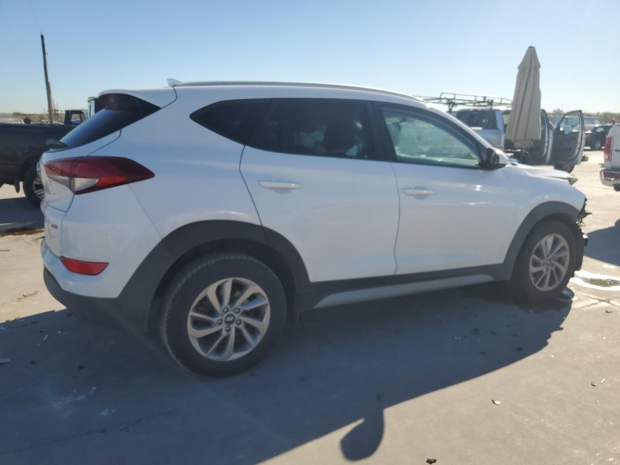 VIN KM8J3CA41JU756358 2018 HYUNDAI TUCSON no.3