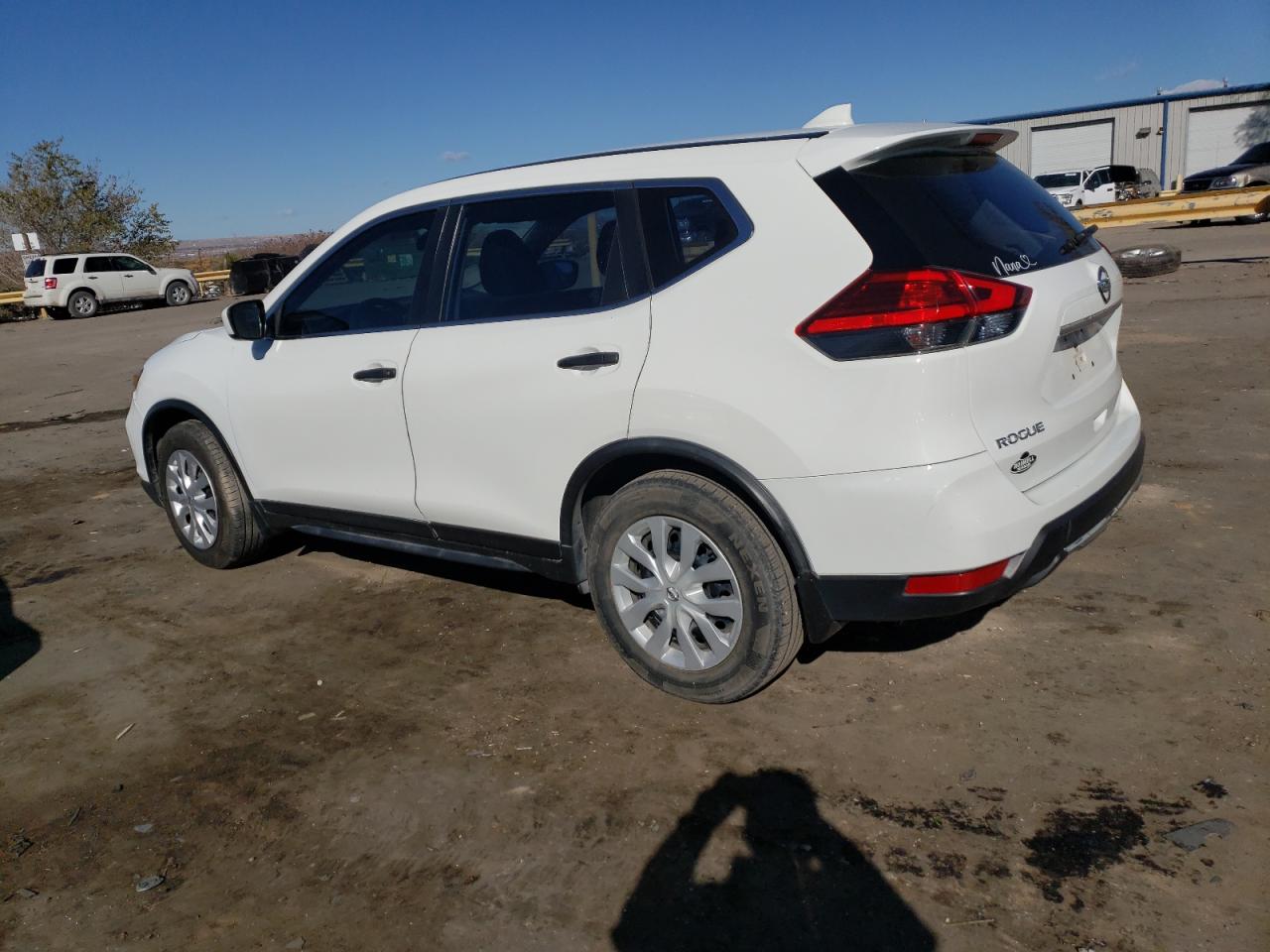 2017 Nissan Rogue - Image 2