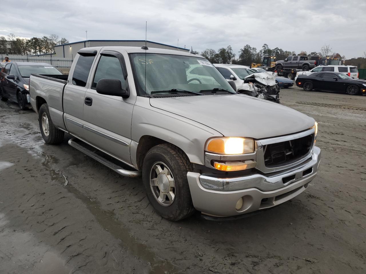 2005 GMC Sierra - Image 4