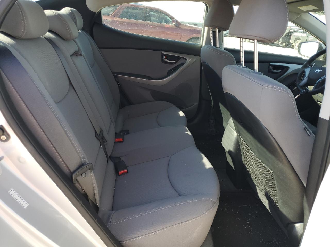 2016 Hyundai Elantra - Image 10