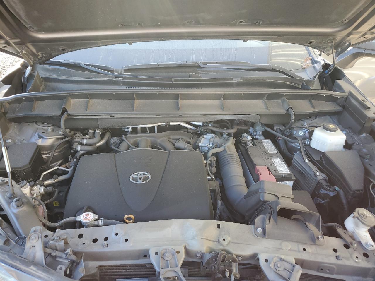 2022 Toyota Highlander - Image 11