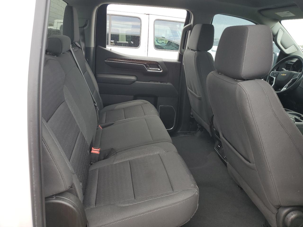2022 Chevrolet Silverado - Image 11