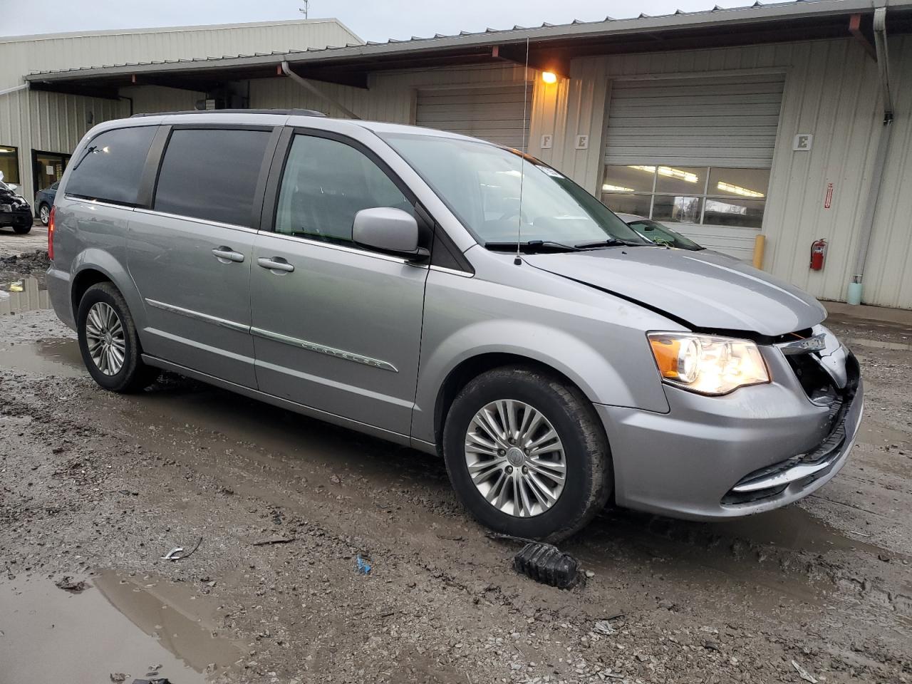 2016 Chrysler Town & Country - Image 4