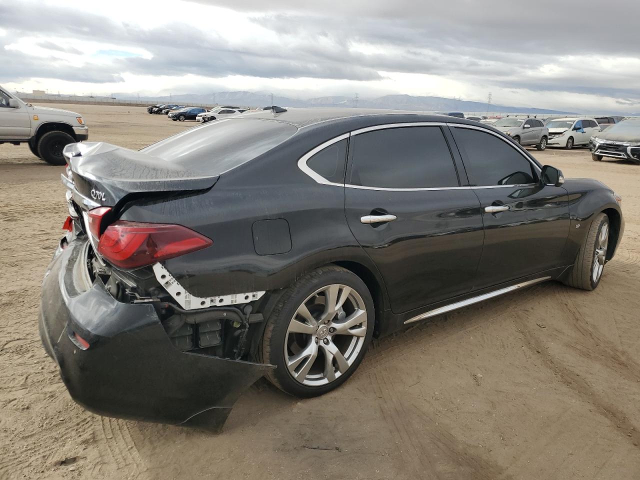 2015 Infiniti Q70 - Image 3