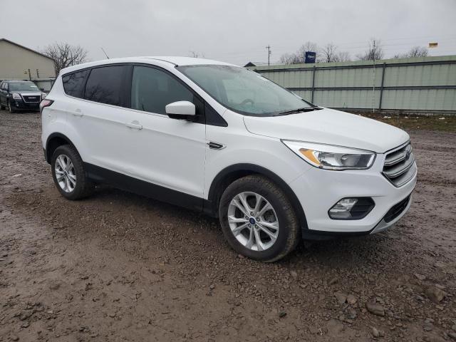 Паркетники FORD ESCAPE 2017 Белы