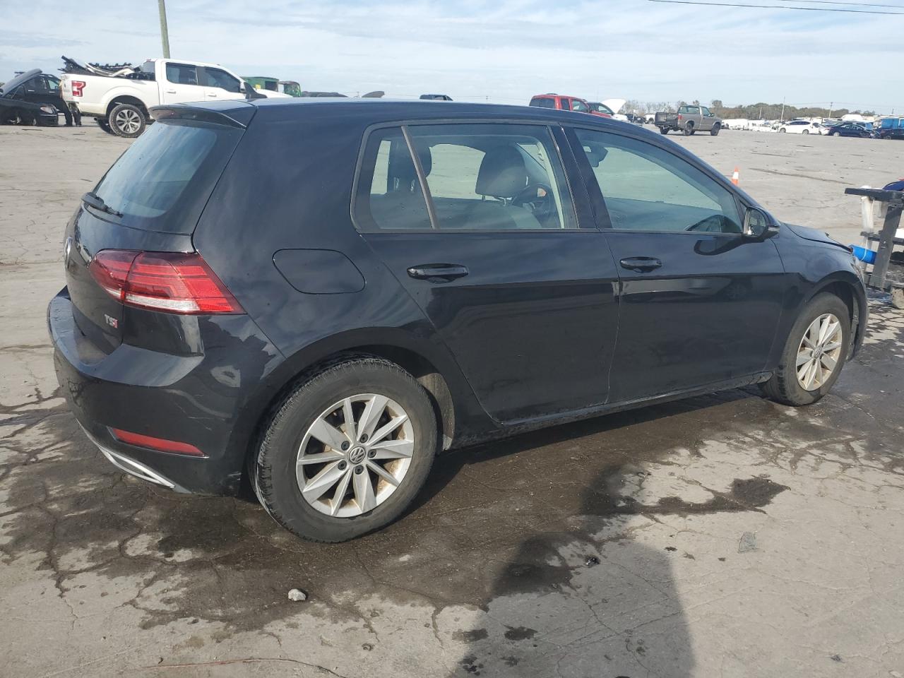 2018 Volkswagen Golf - Image 3