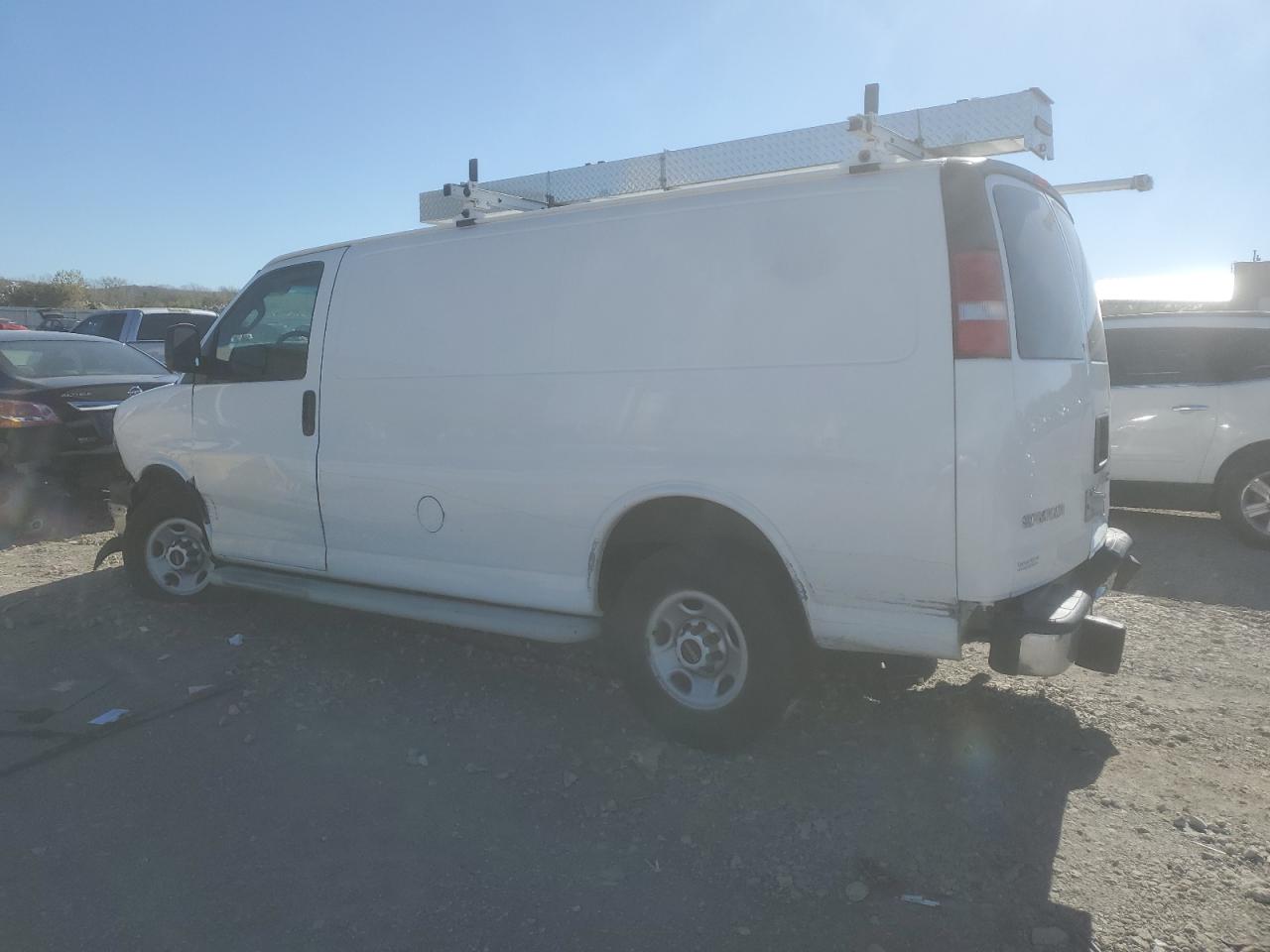 2017 GMC Savana - Image 2