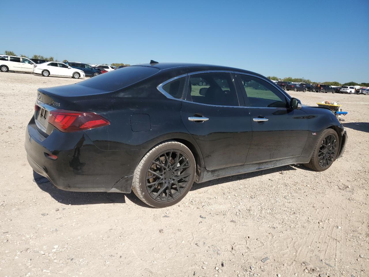 2016 Infiniti Q70 - Image 3