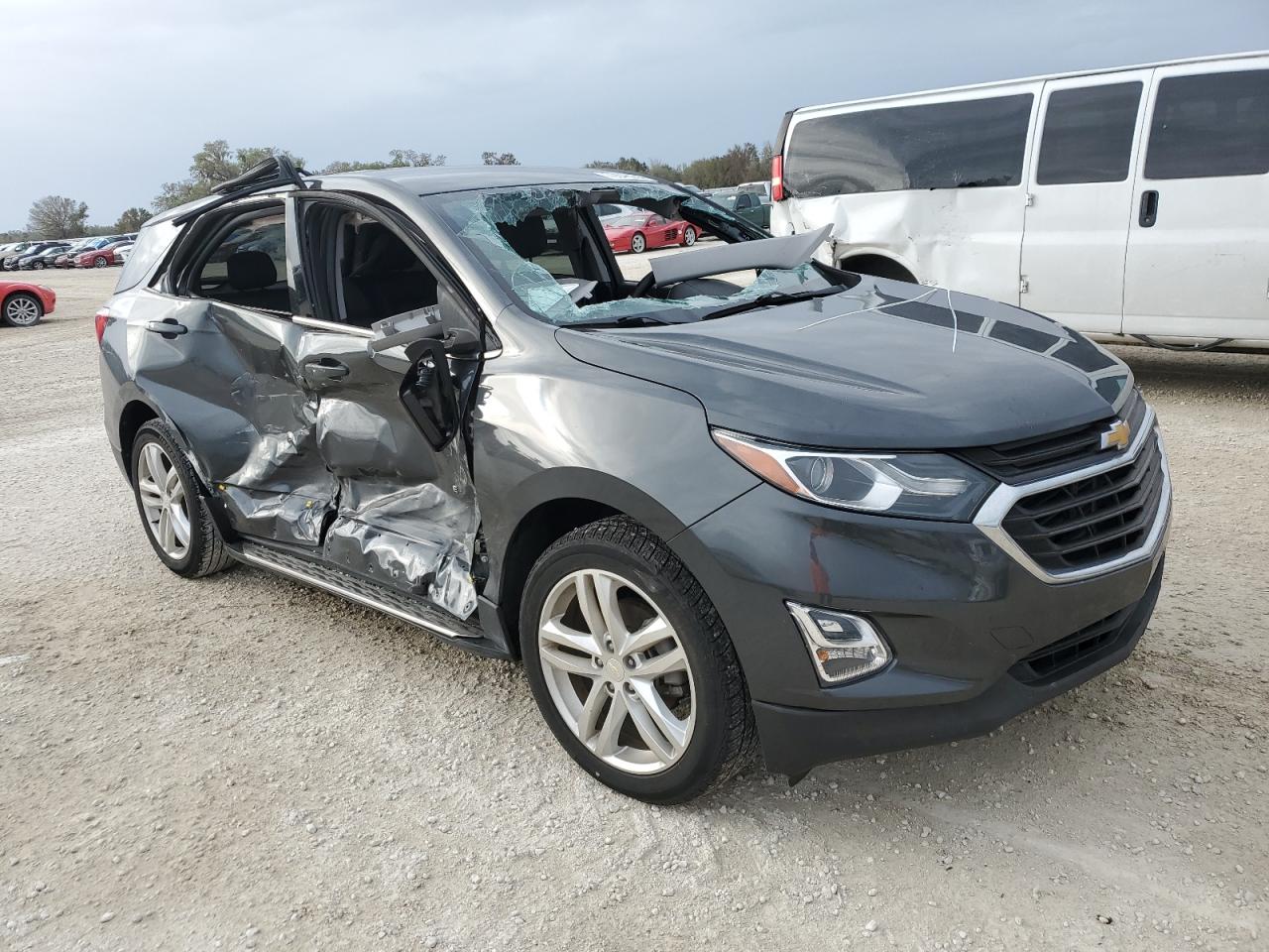 VIN 3GNAXKEV9KL213865 2019 CHEVROLET EQUINOX no.4