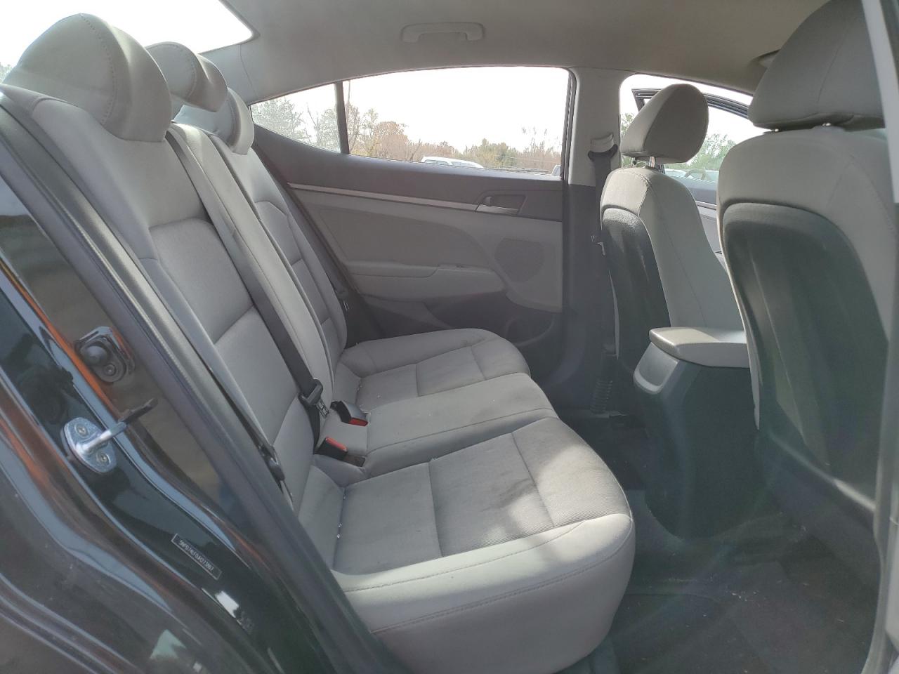 2018 Hyundai Elantra - Image 10