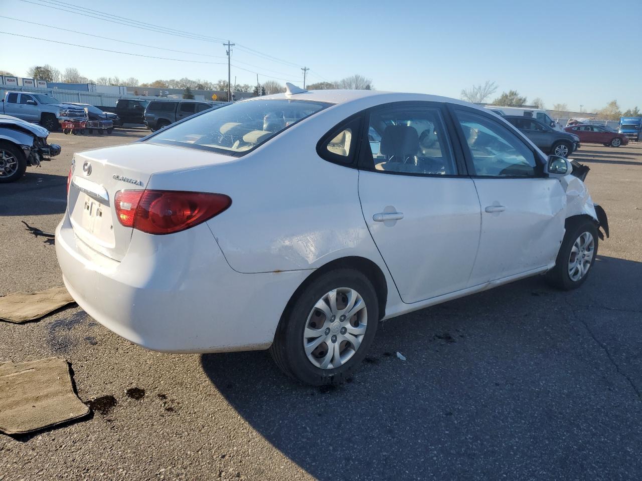 2010 Hyundai Elantra - Image 3