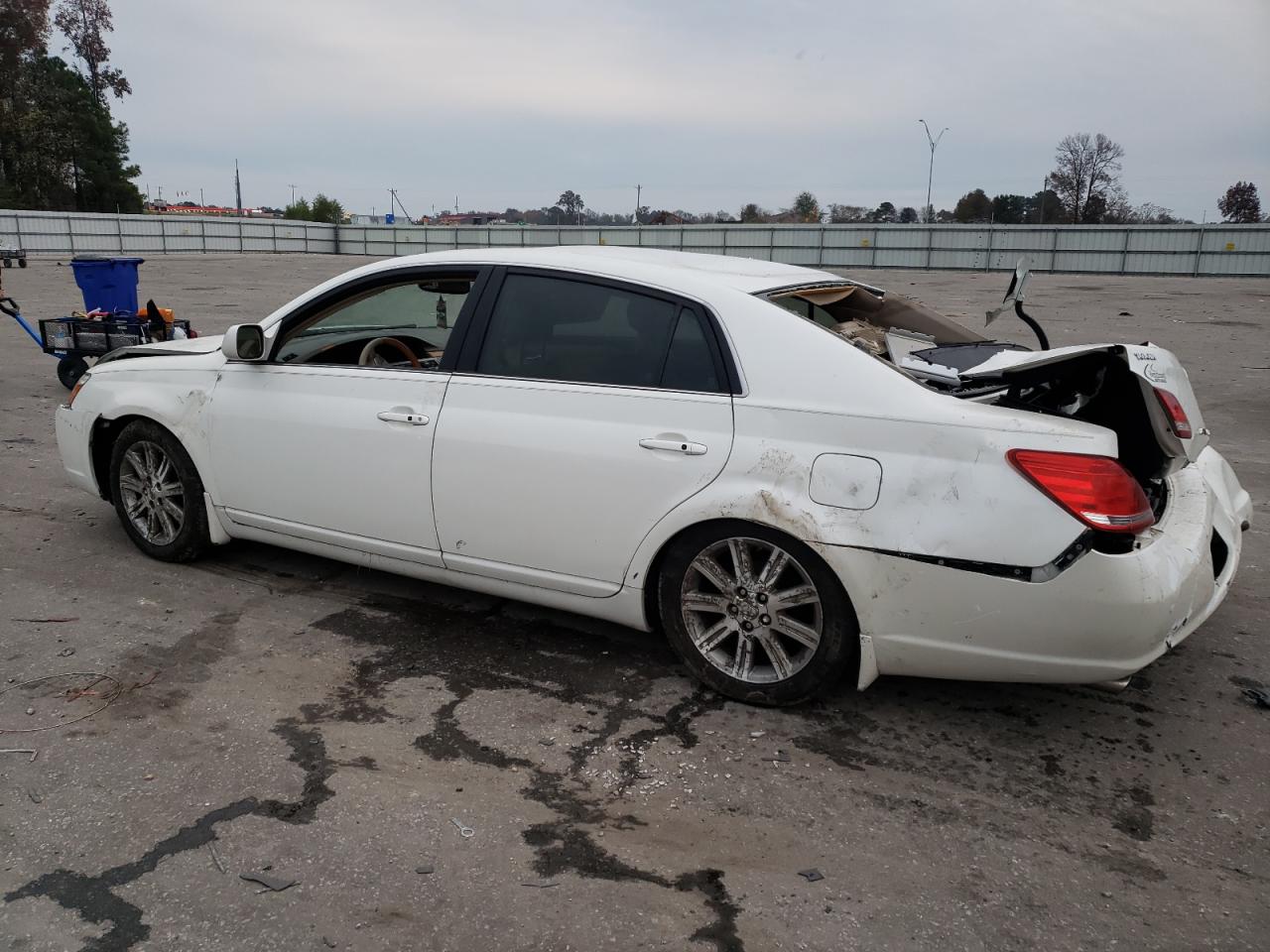 2007 Toyota Avalon - Image 2