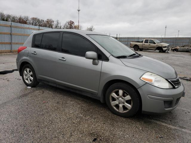 Hatchbacks NISSAN VERSA 2012 Srebrny