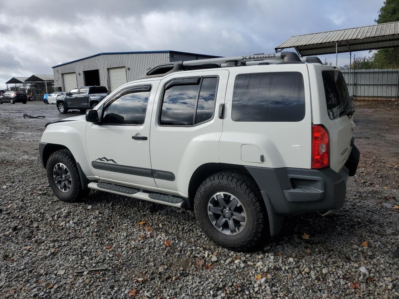 2015 Nissan XTerra - Image 2