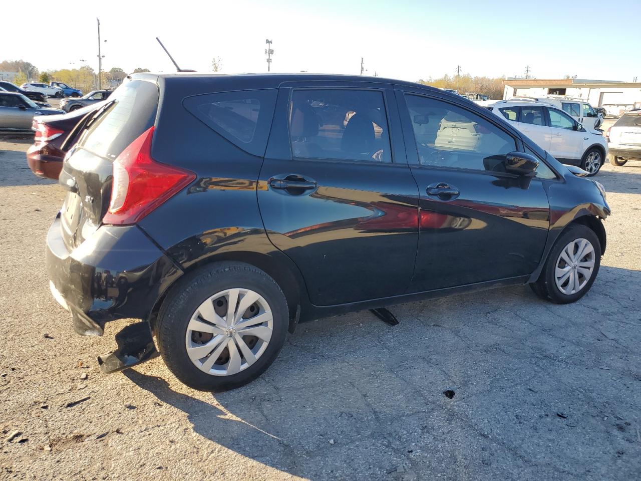 VIN 3N1CE2CP1JL360324 2018 NISSAN VERSA no.3