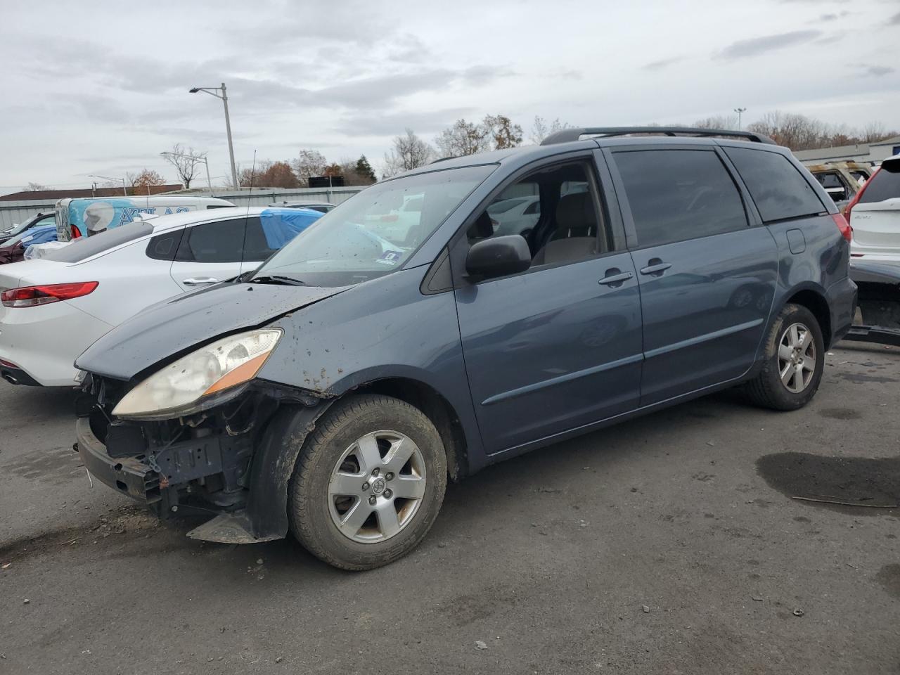2007 Toyota Sienna - Image 1