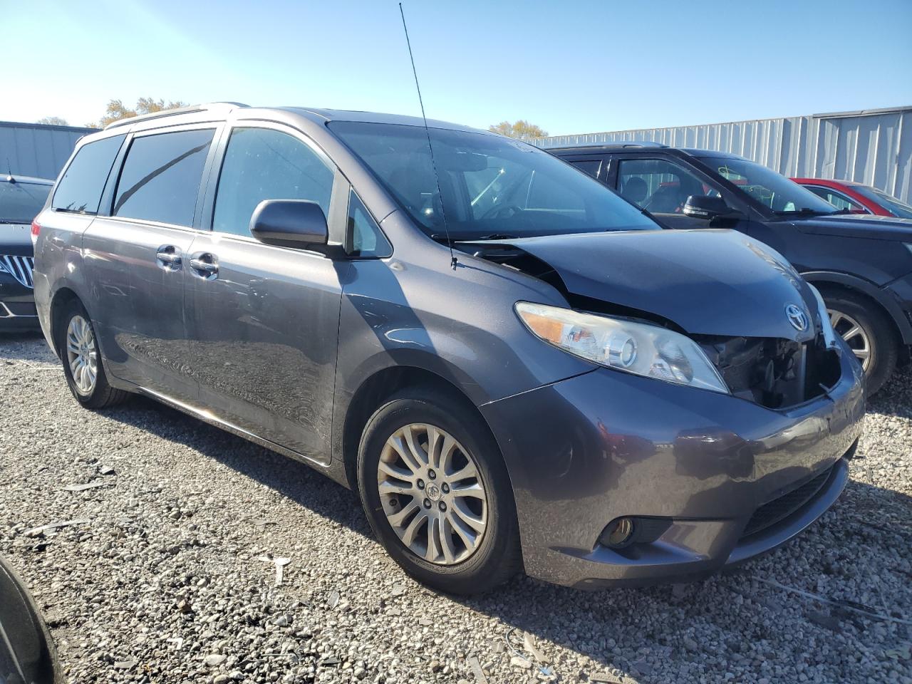 2011 Toyota Sienna - Image 4
