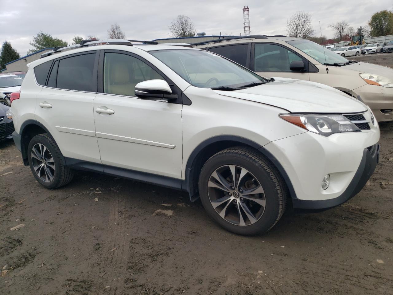 VIN JTMDFREV9FD155785 2015 TOYOTA RAV4 no.4