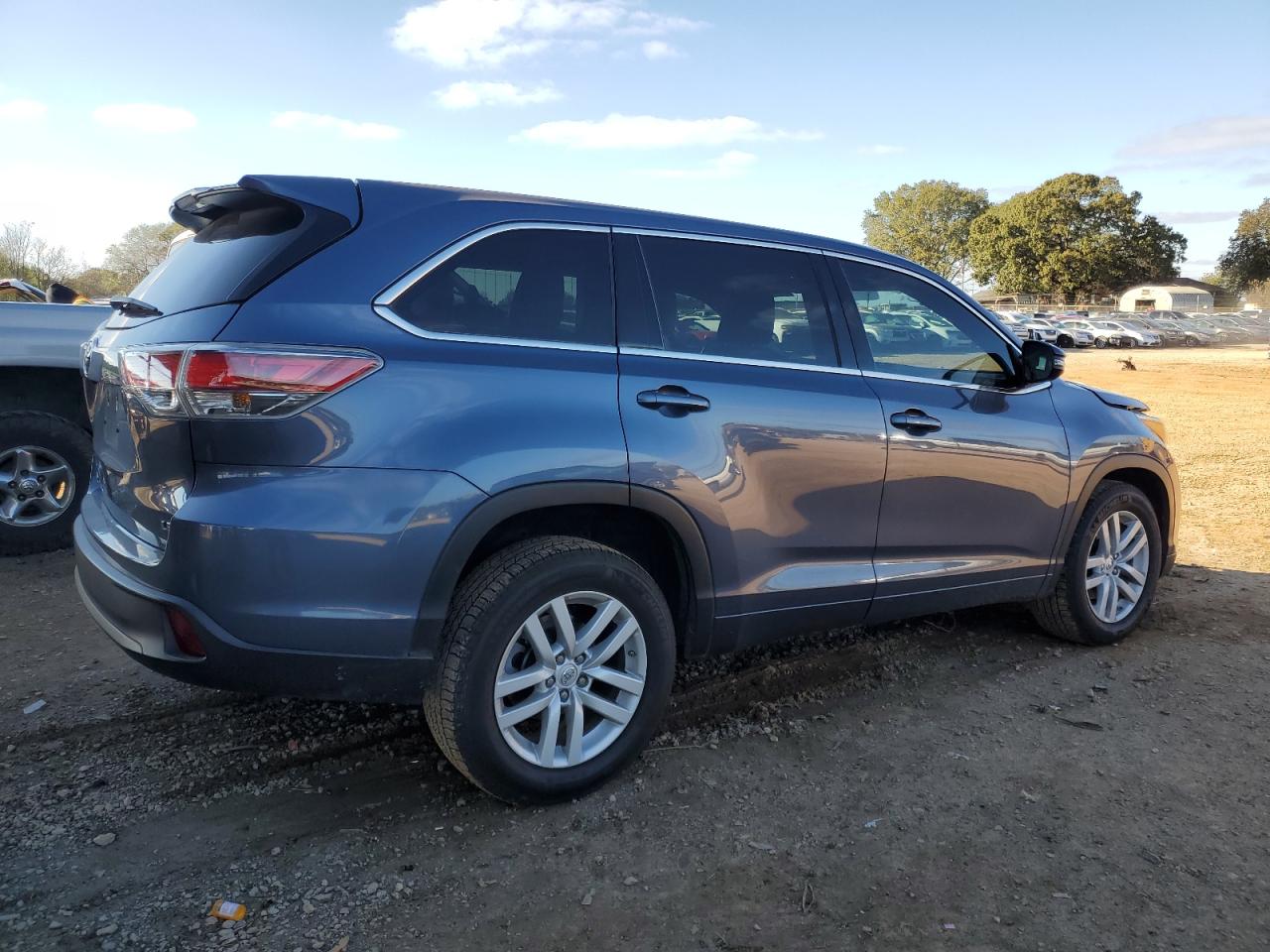 2015 Toyota Highlander - Image 3