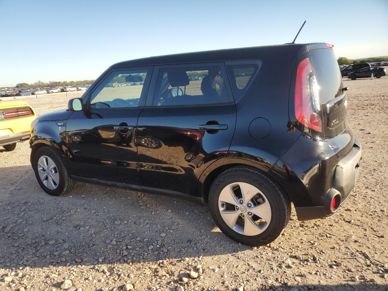 VIN KNDJN2A23E7067854 2014 KIA SOUL no.2