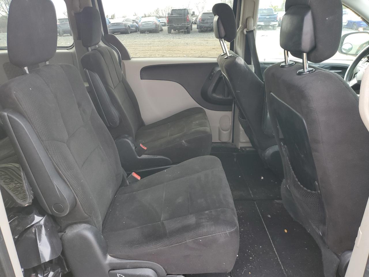 2012 Dodge Caravan - Image 12
