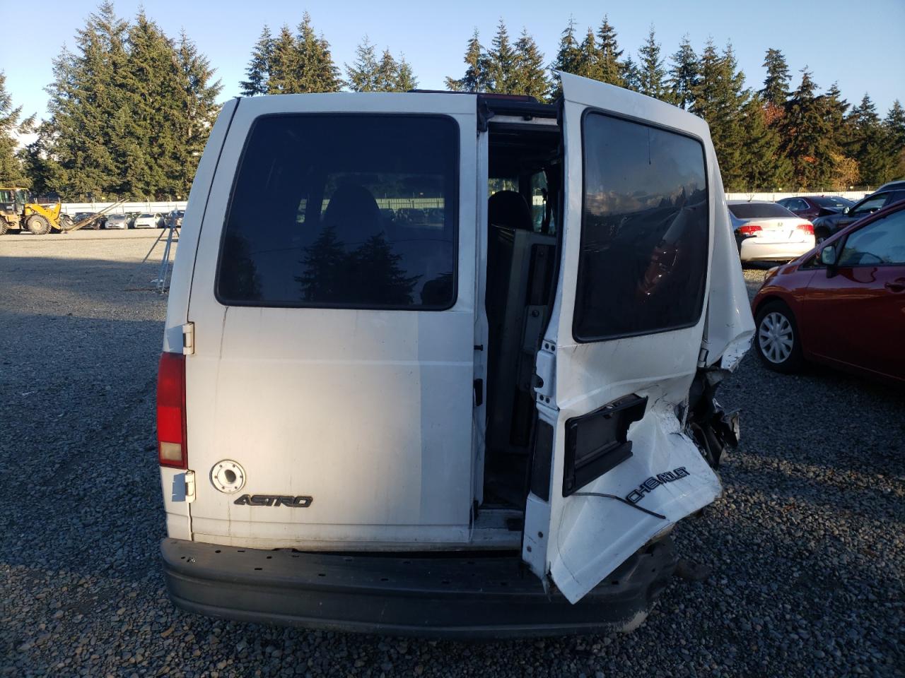 2001 Chevrolet Astro VIN: 1GCDL19W21B104369 Lot: 80481884