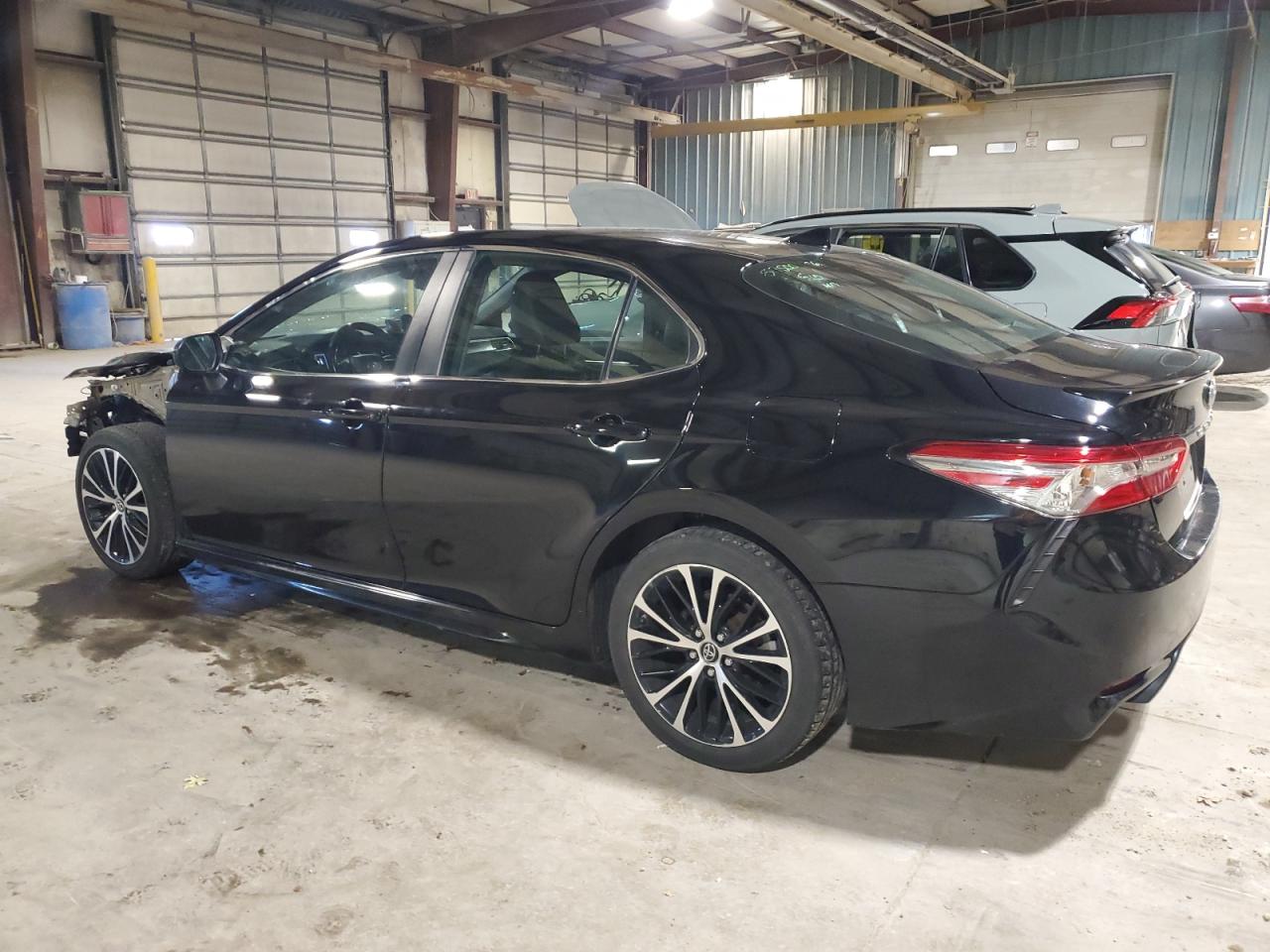 VIN 4T1B11HK5JU158891 2018 TOYOTA CAMRY no.2