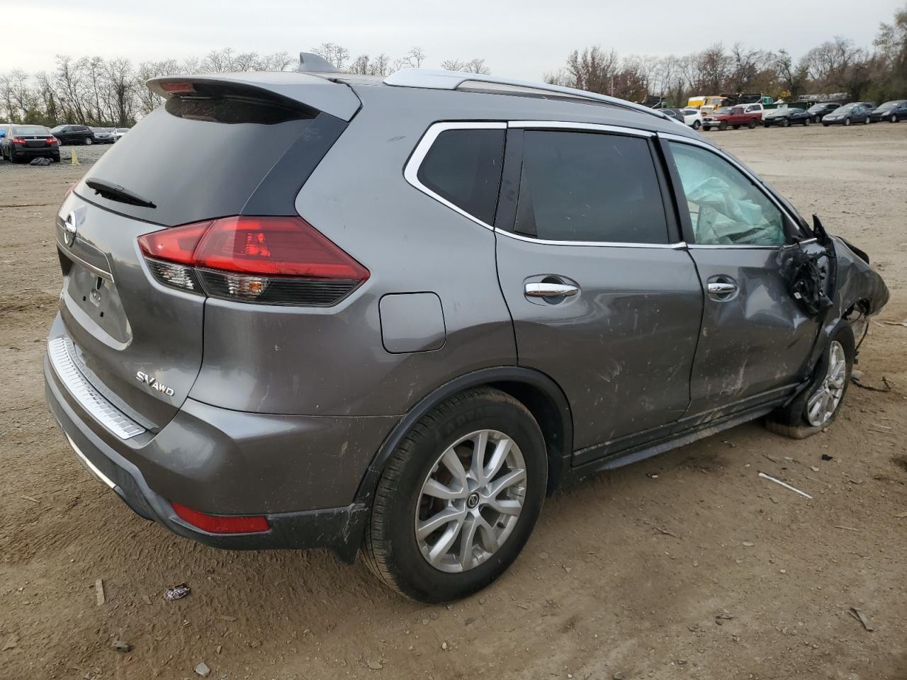 2018 Nissan Rogue - Image 3