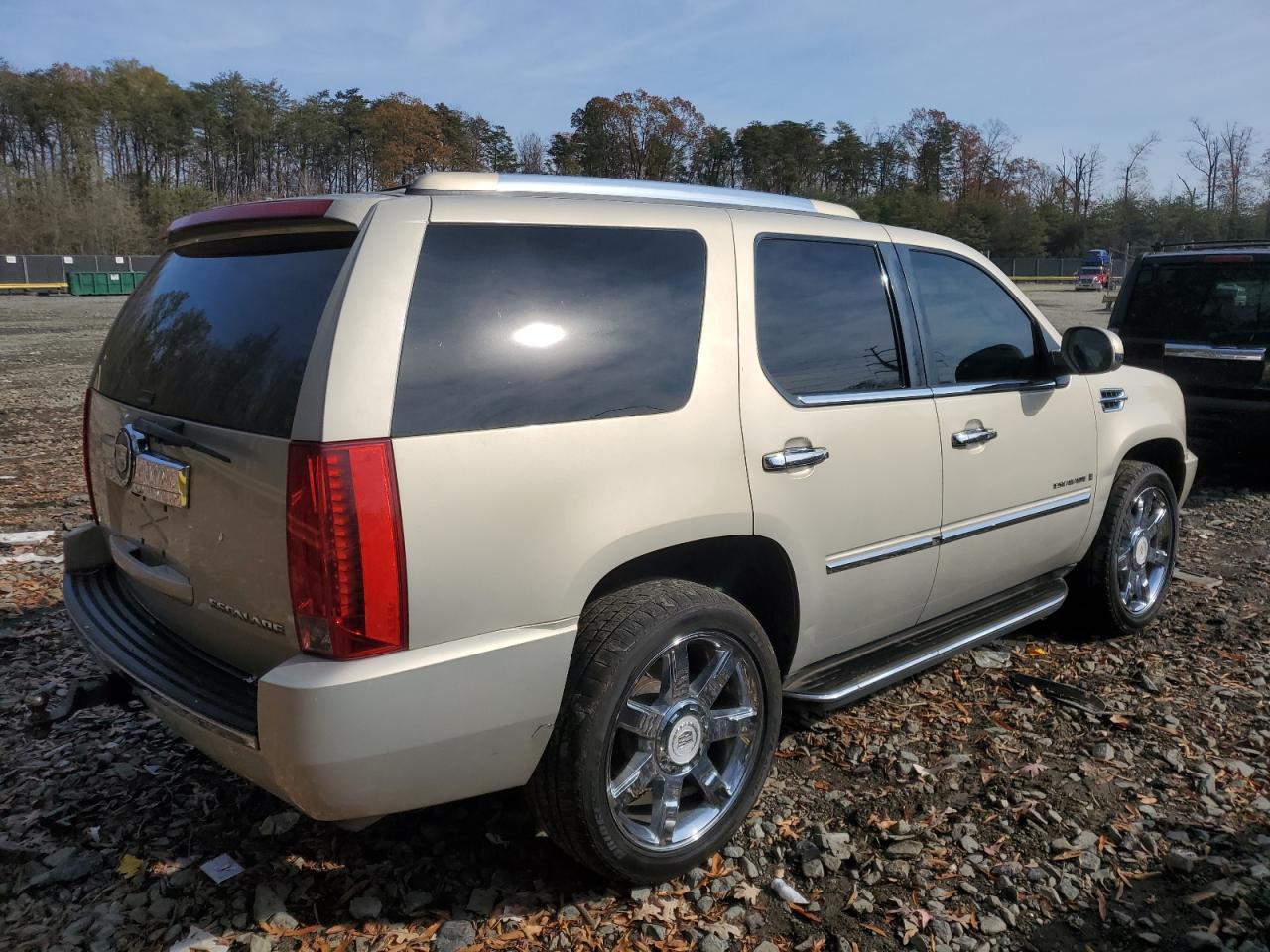 2008 Cadillac Escalade - Image 3