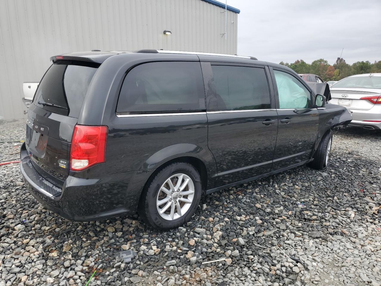 2019 Dodge Caravan - Image 3
