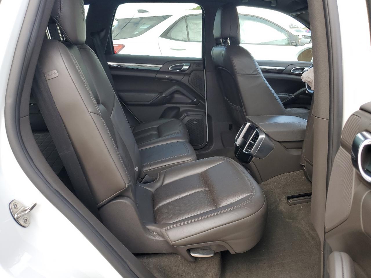 2017 Porsche Cayenne - Image 11