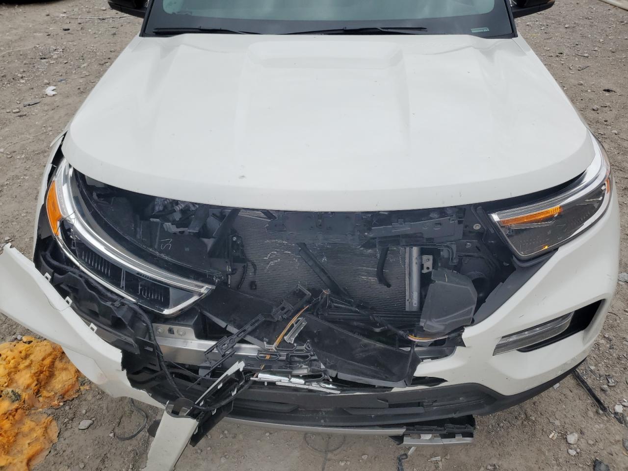 2023 Ford Explorer - Image 13