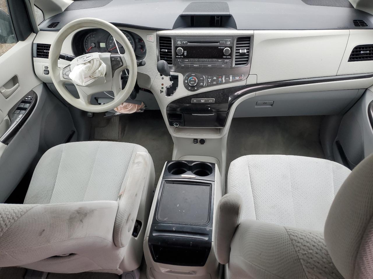 2013 Toyota Sienna - Image 8