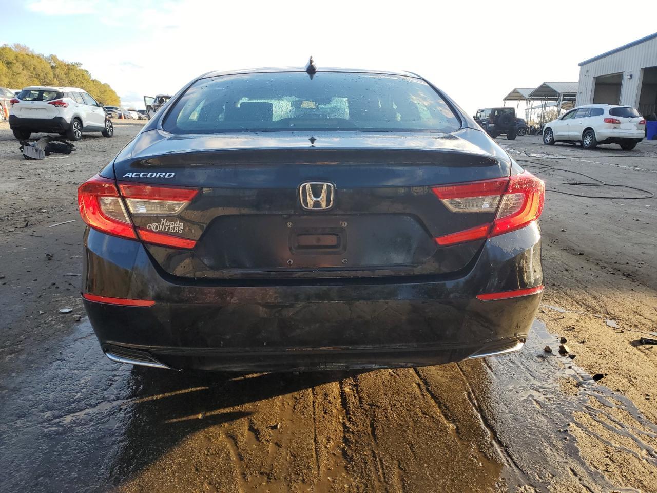 VIN 1HGCV1F16JA236685 2018 HONDA ACCORD no.6