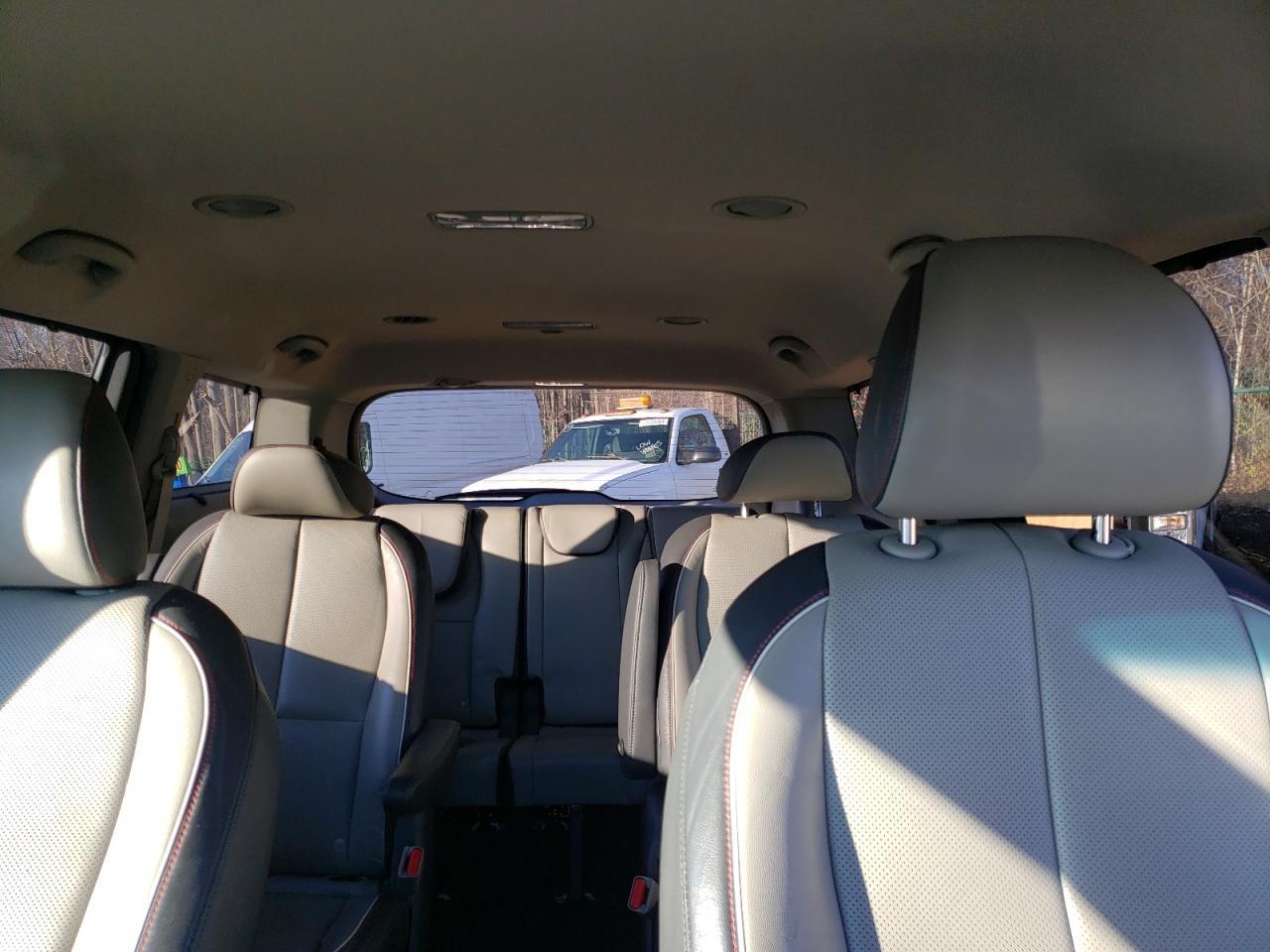 2016 Kia Sedona - Image 10