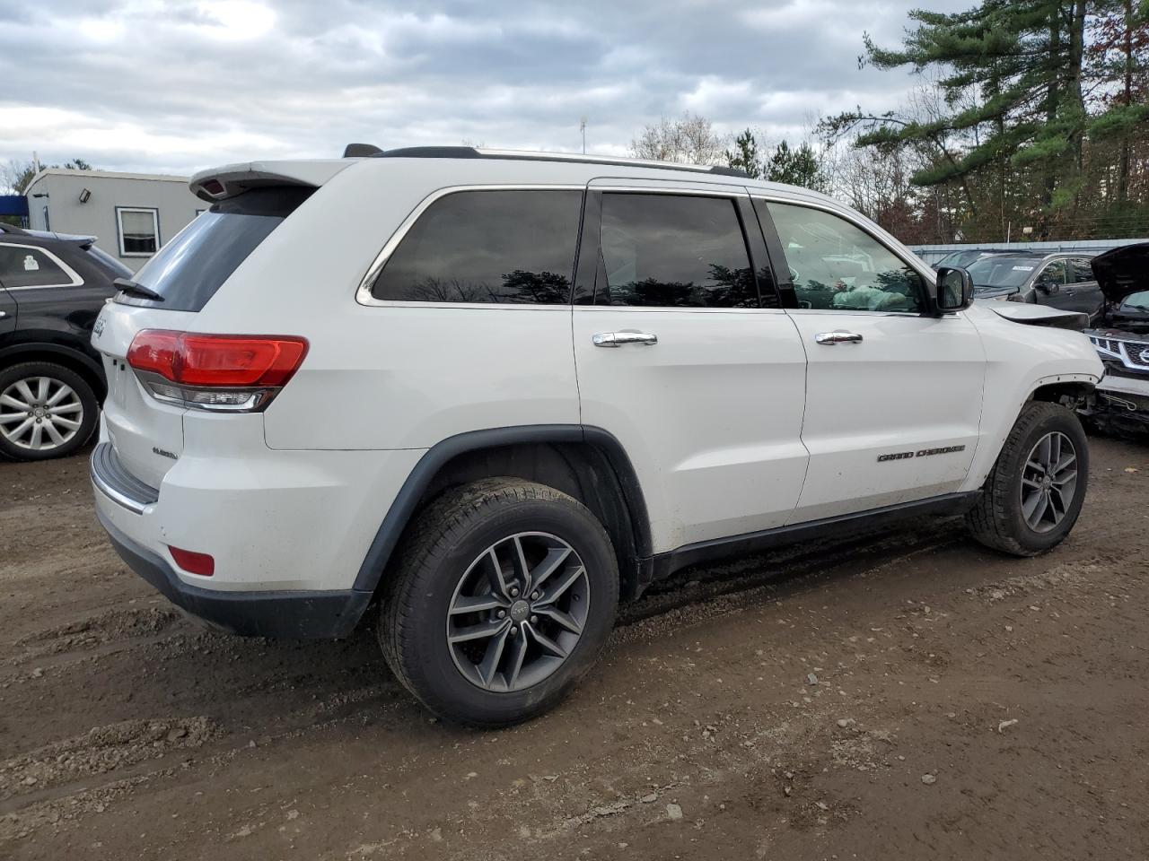 2017 Jeep Grand Cherokee - Image 3