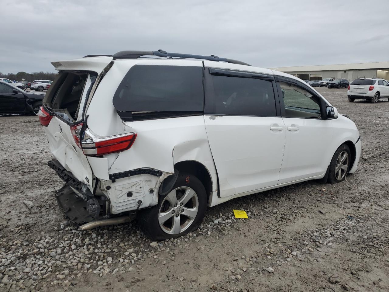 2015 Toyota Sienna - Image 3