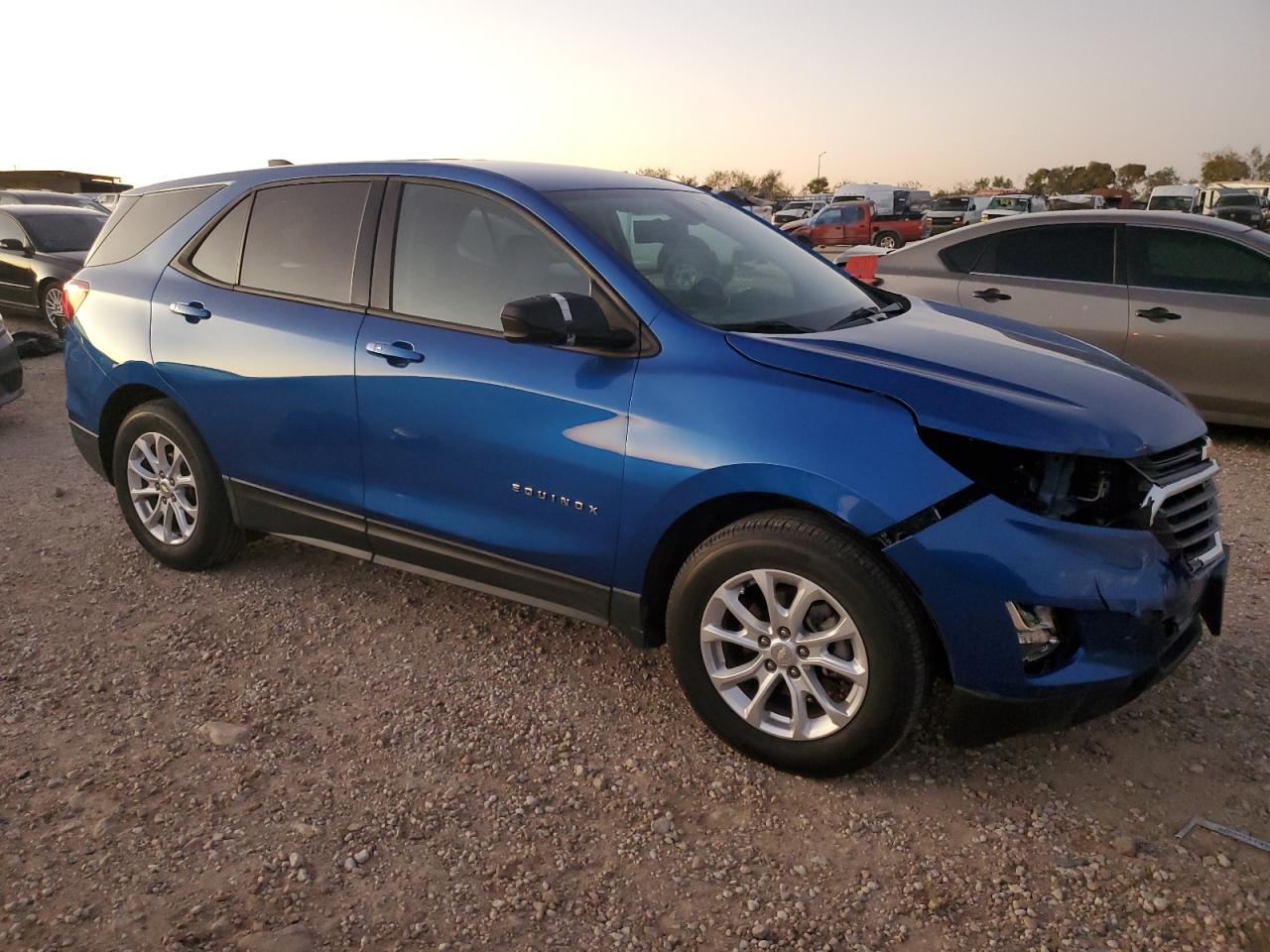 VIN 3GNAXHEV8KS604675 2019 CHEVROLET EQUINOX no.4