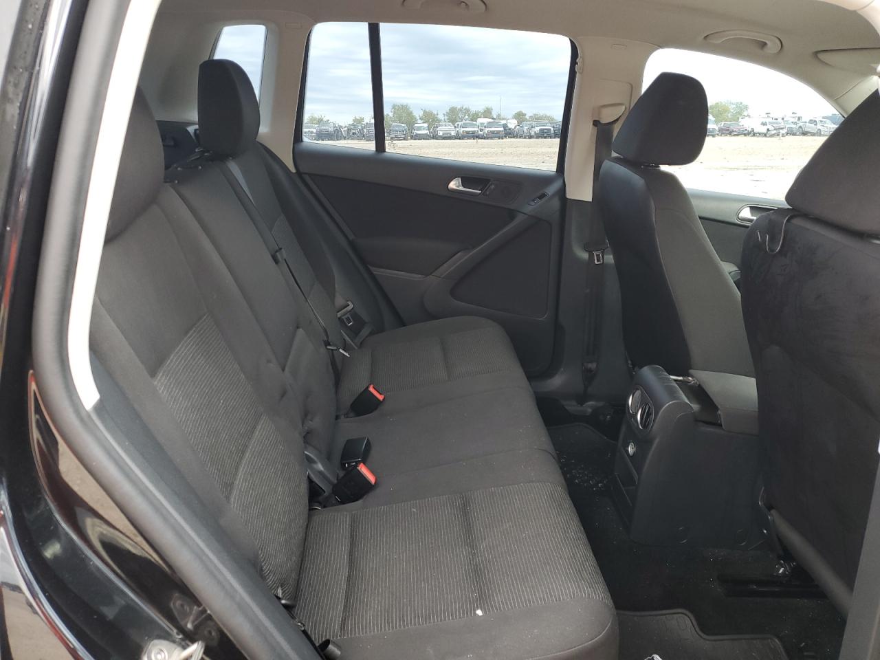 2018 Volkswagen Tiguan - Image 11