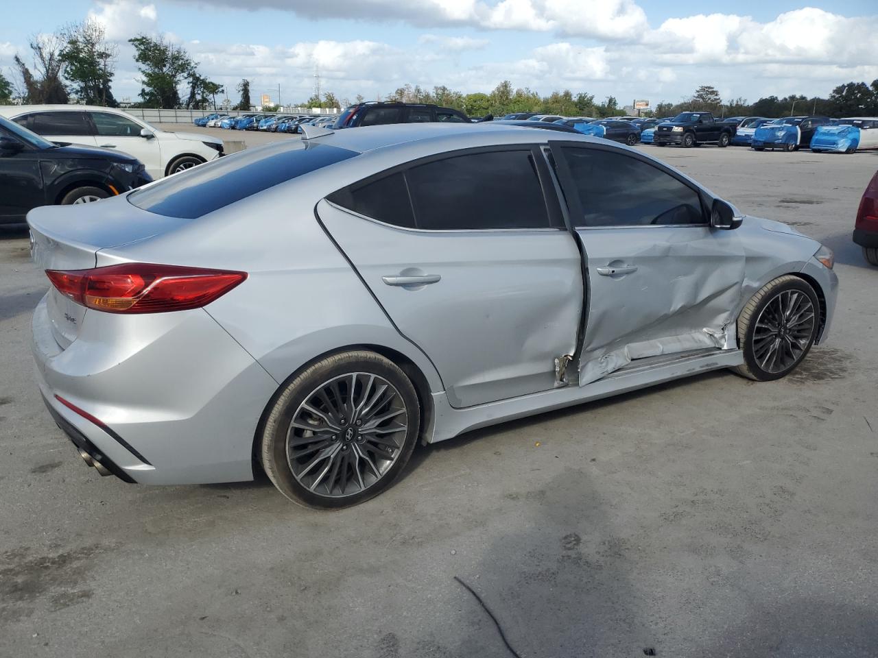 2018 Hyundai Elantra - Image 3